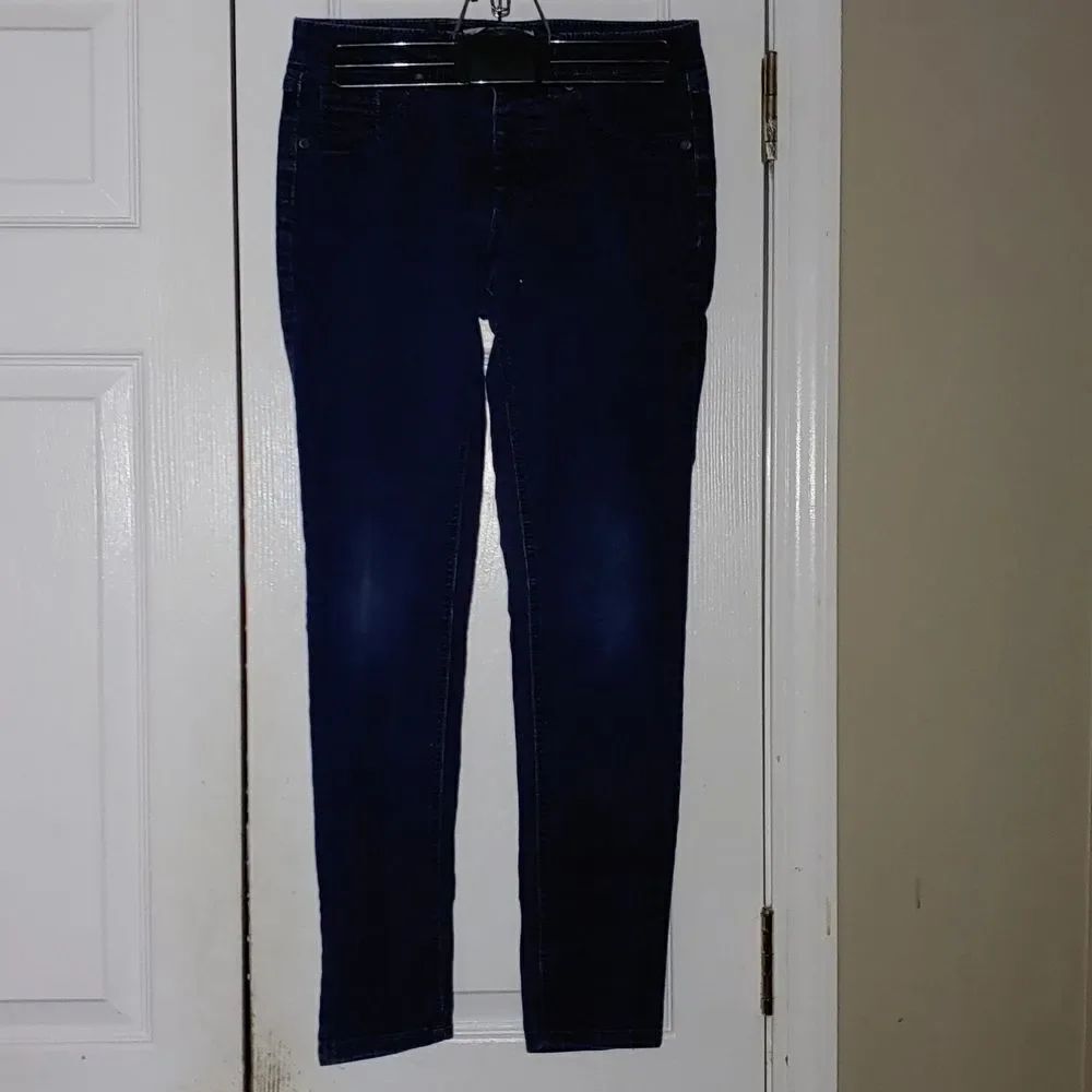 Squeeze dark wash skinny jeans Sz 14